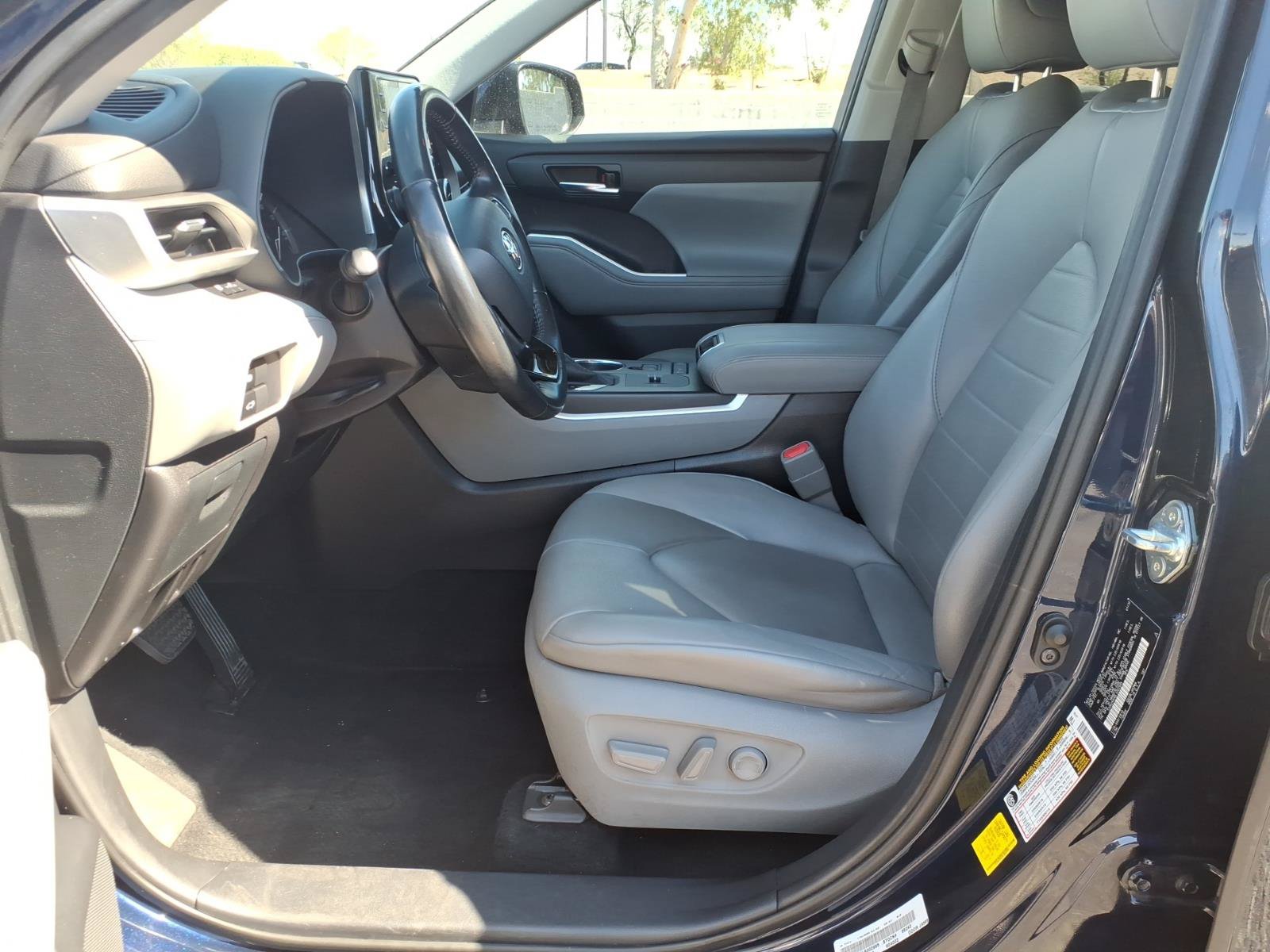 Used 2020 Toyota Highlander XLE FWD image 21