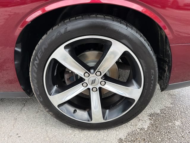 Used 2017 Dodge Challenger R/T RWD image 31