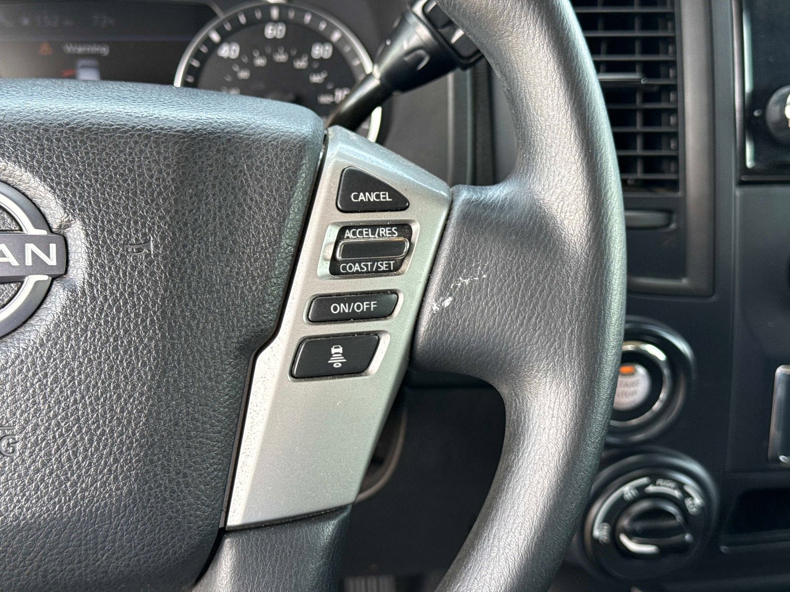 Used 2024 Nissan Titan SV AWD/4WD image 30