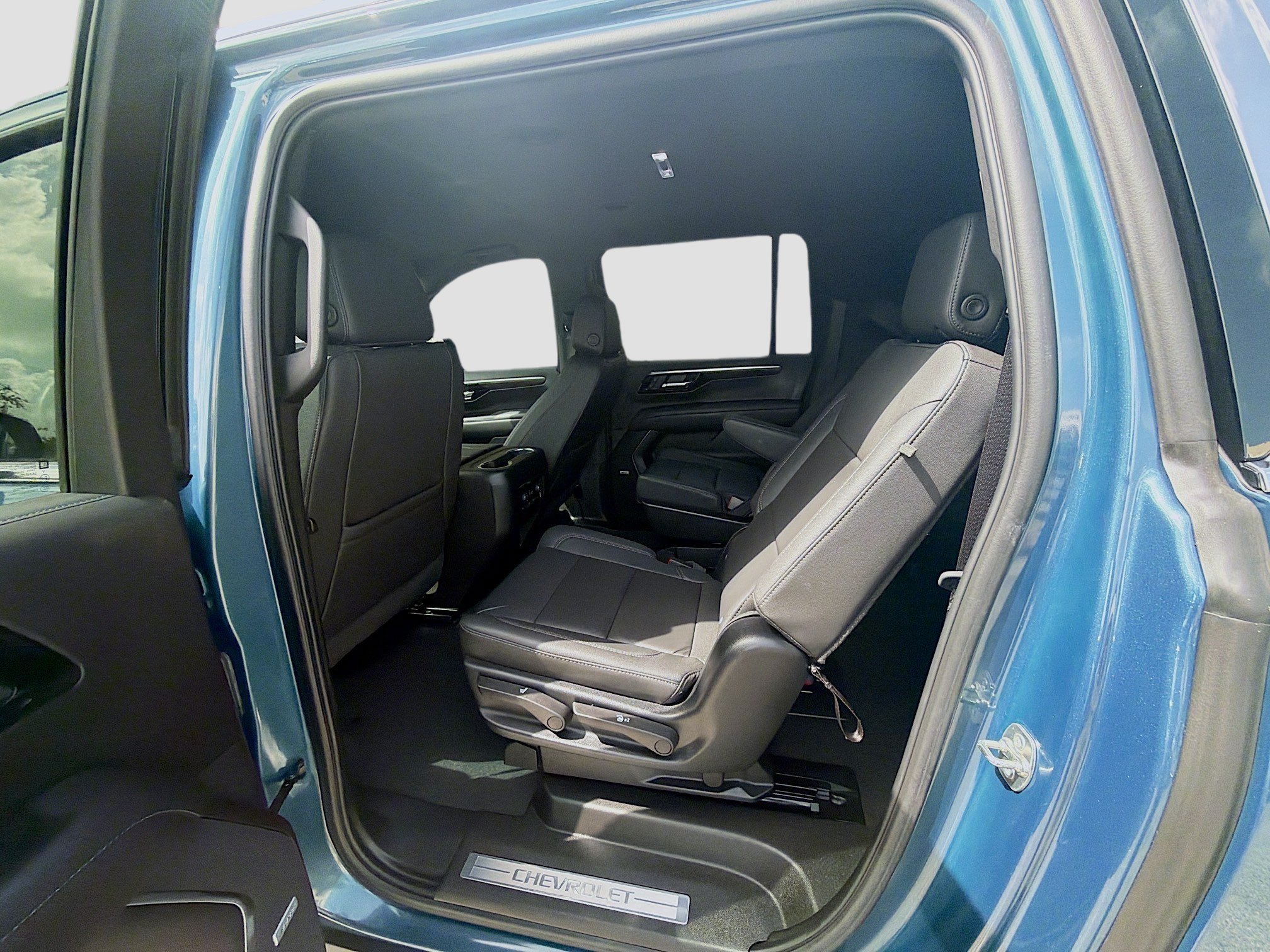 Used 2025 Chevrolet Suburban LT w/ Comfort Package RWD image 21