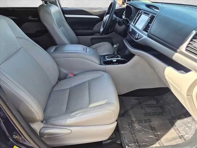 Used 2014 Toyota Highlander XLE AWD/4WD image 27