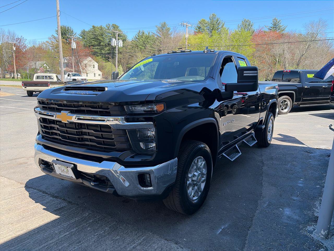 Used 2025 Chevrolet Silverado 2500 LT w/ Convenience Package AWD/4WD image 4