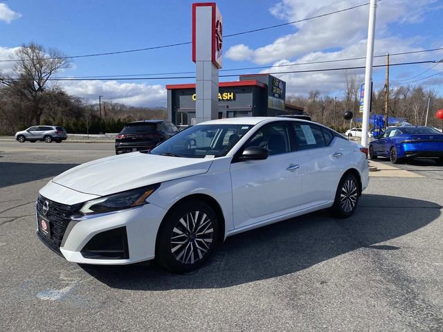 Used 2024 Nissan Altima 2.5 SV image 1