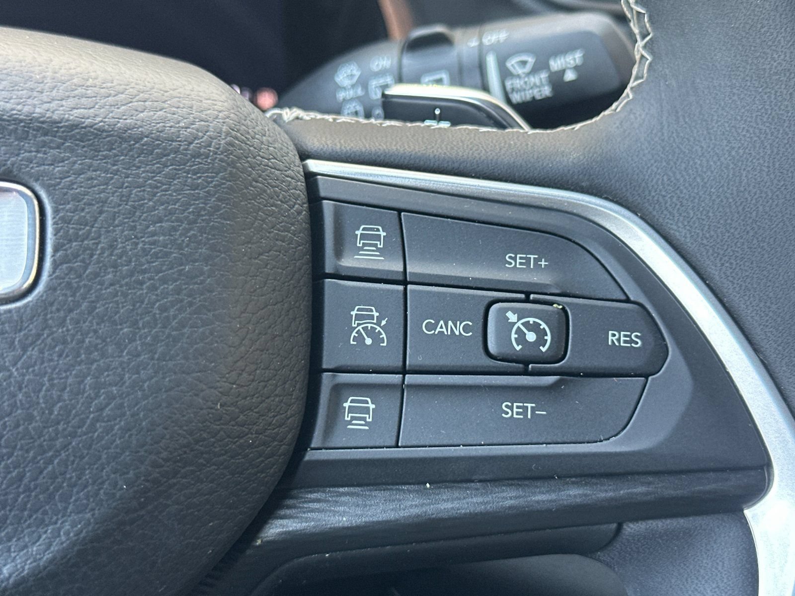 Used 2023 Jeep Grand Cherokee Altitude RWD image 30