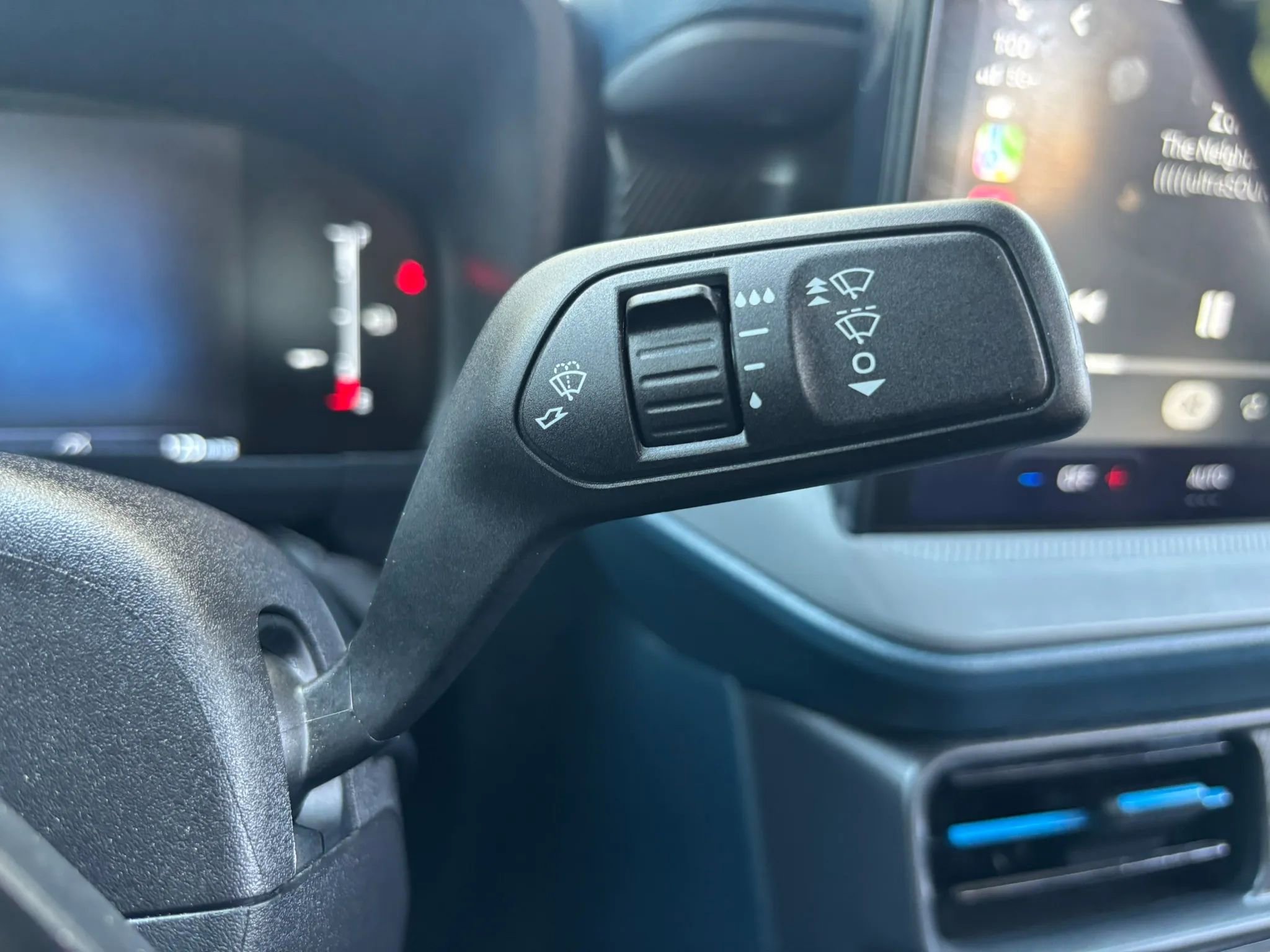 Used 2025 Ford Maverick Lobo image 32