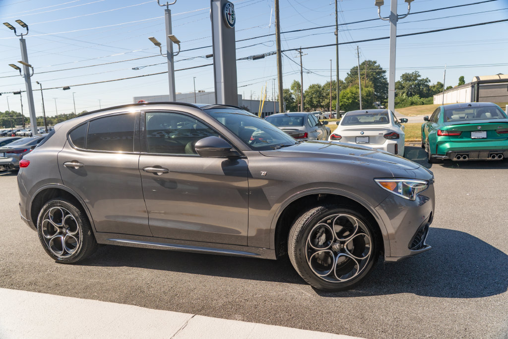 Used 2023 Alfa Romeo Stelvio Ti AWD/4WD image 11