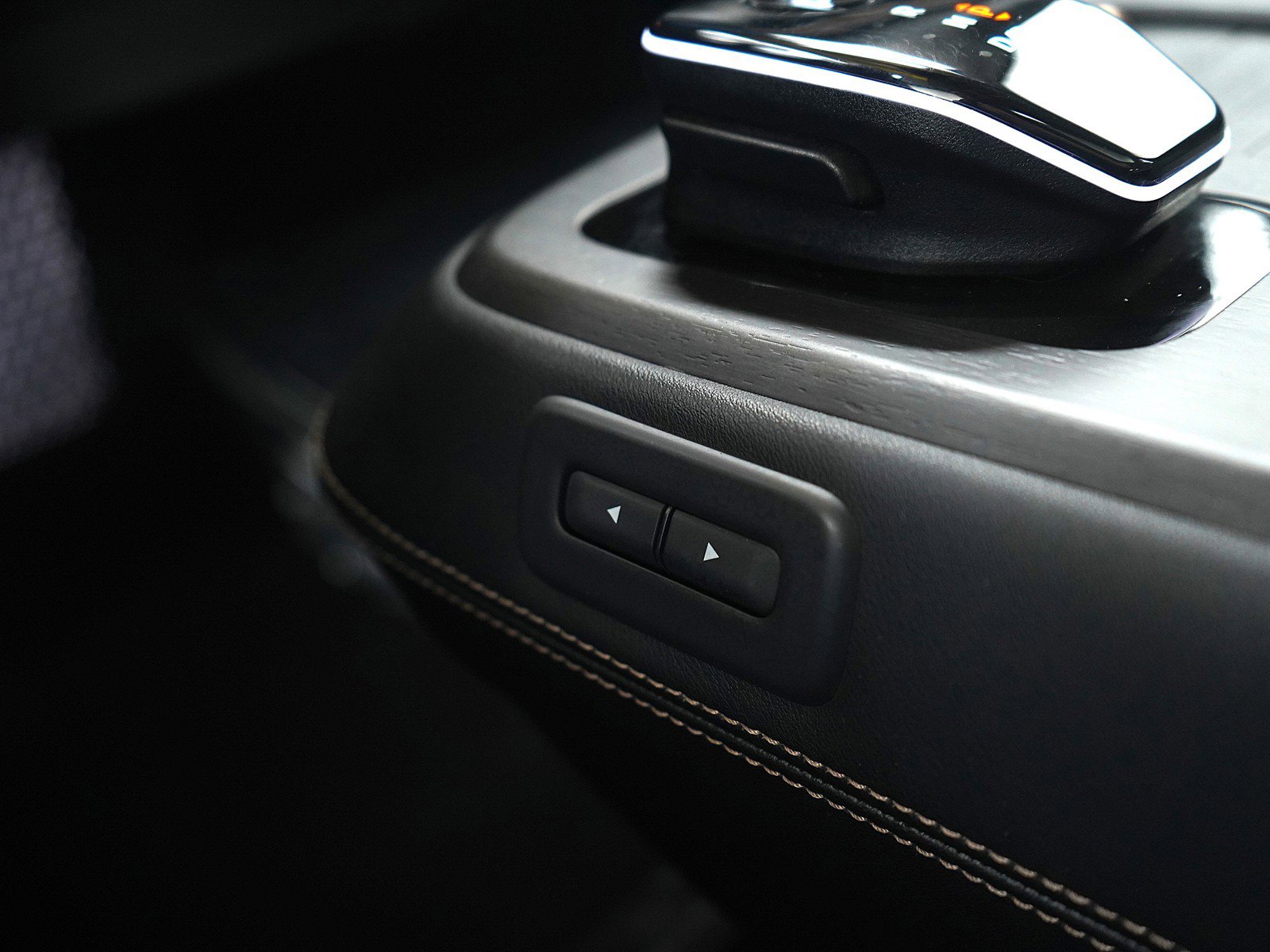 Used 2023 Nissan Ariya AWD image 28