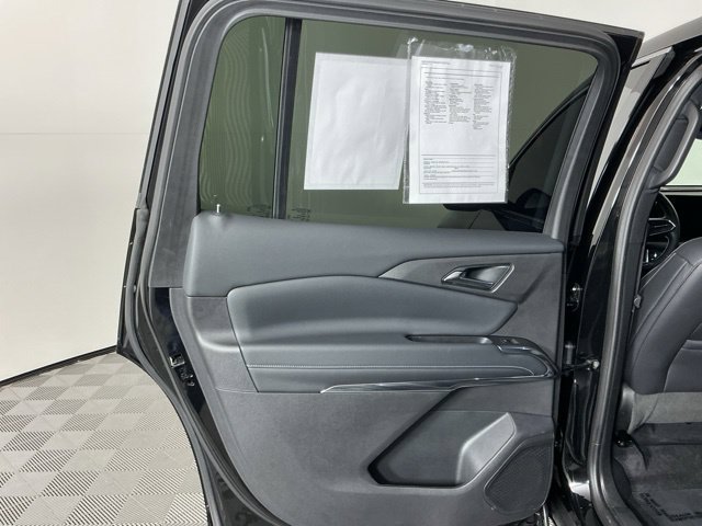 Used 2025 Chevrolet Traverse LT FWD image 25
