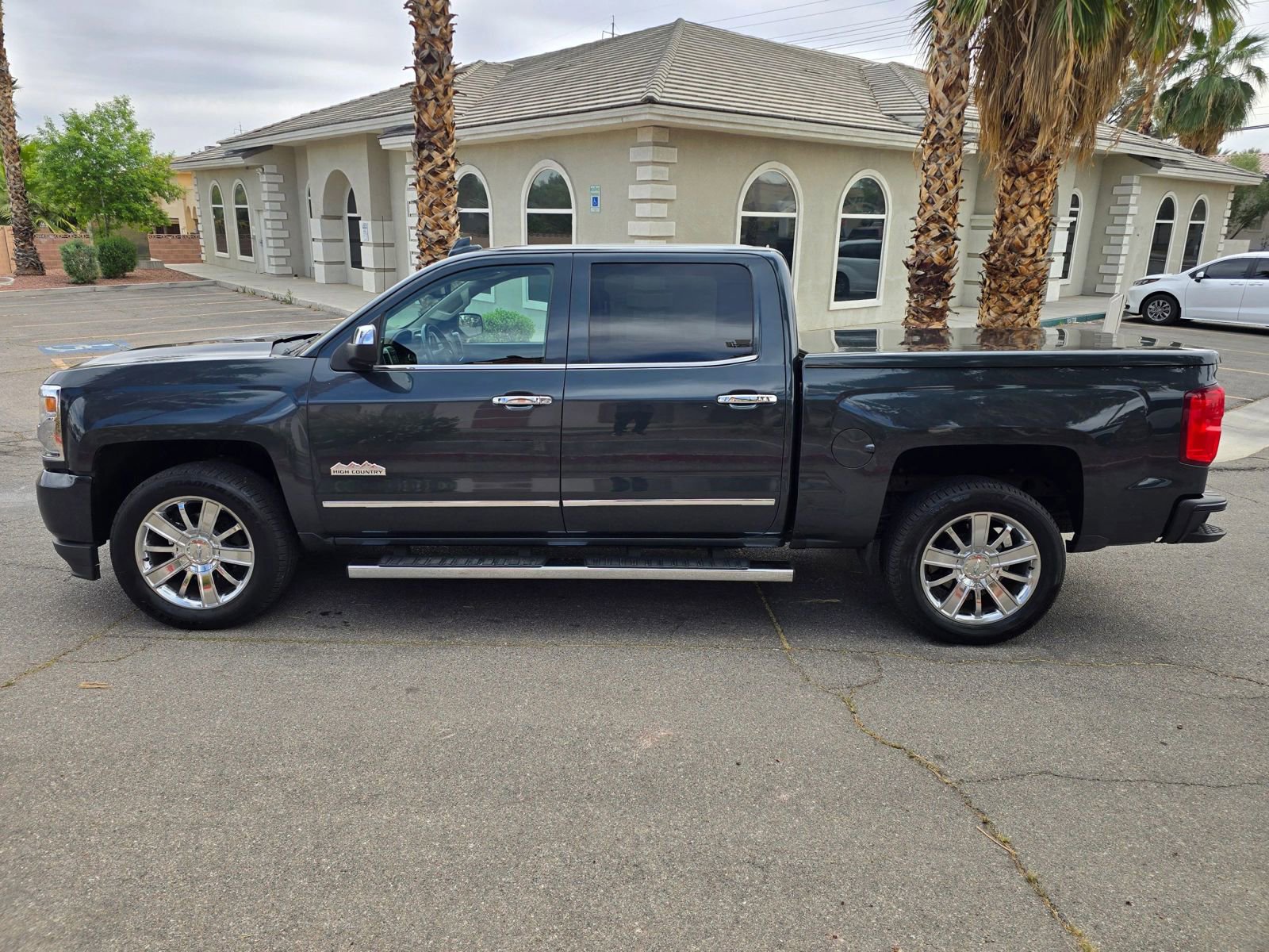 Used 2018 Chevrolet Silverado 1500 High Country RWD image 4