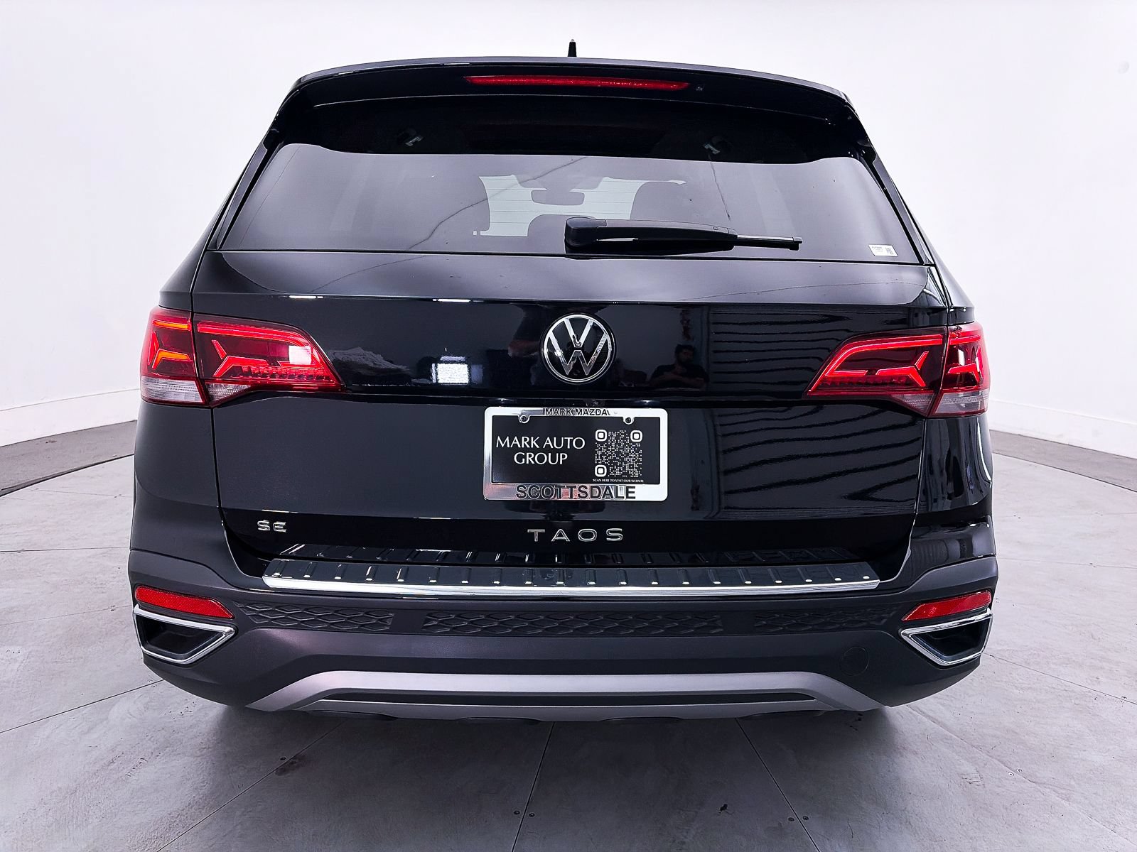 Used 2023 Volkswagen Taos SE w/ Panoramic Sunroof Package FWD image 15
