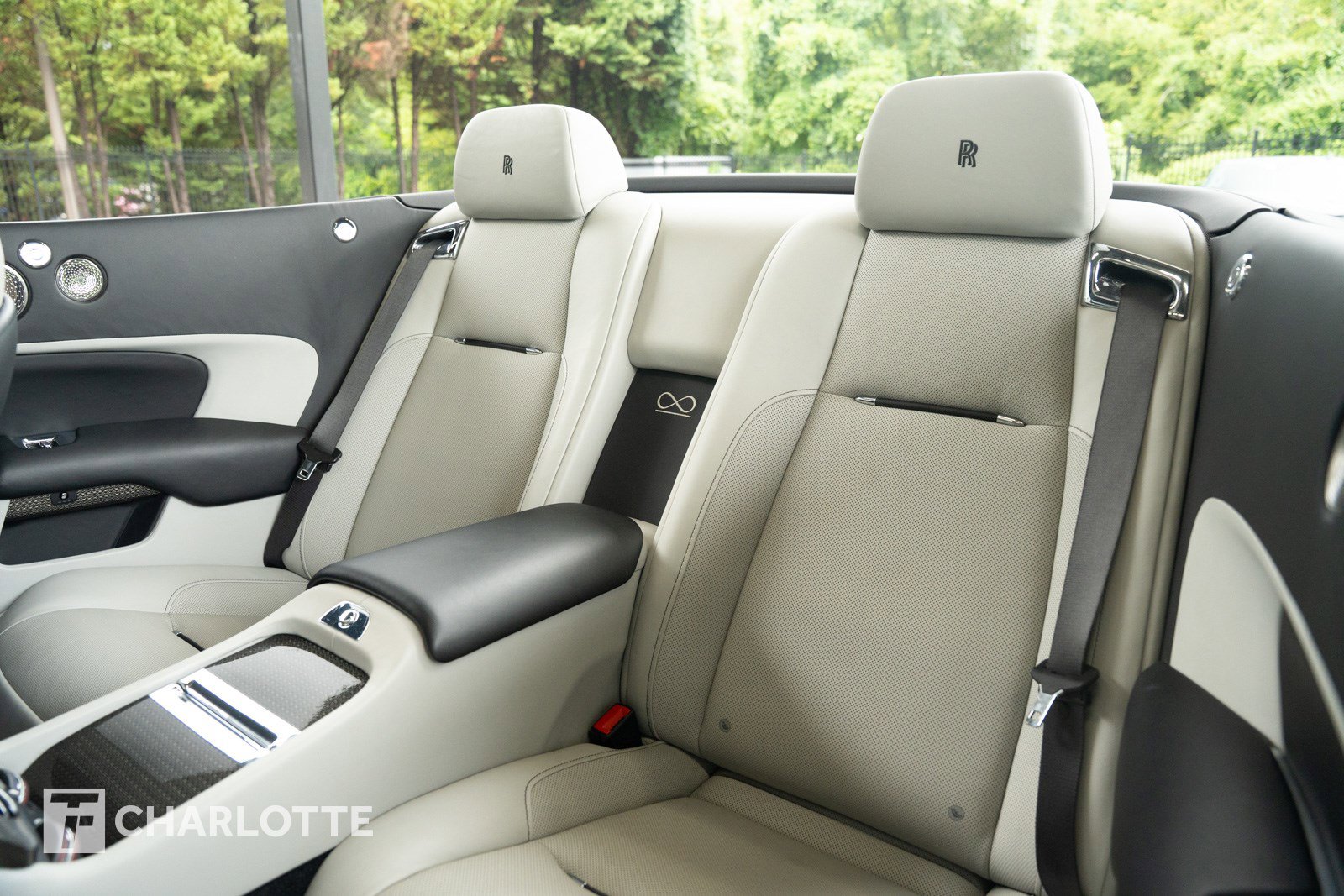 Used 2019 Rolls-Royce Dawn image 22