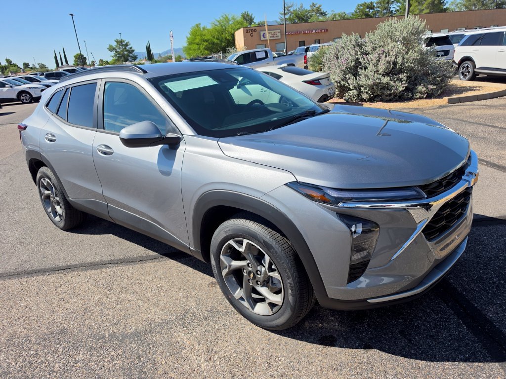 New 2026 Chevrolet Trax LT w/ Driver Confidence Package FWD image 7