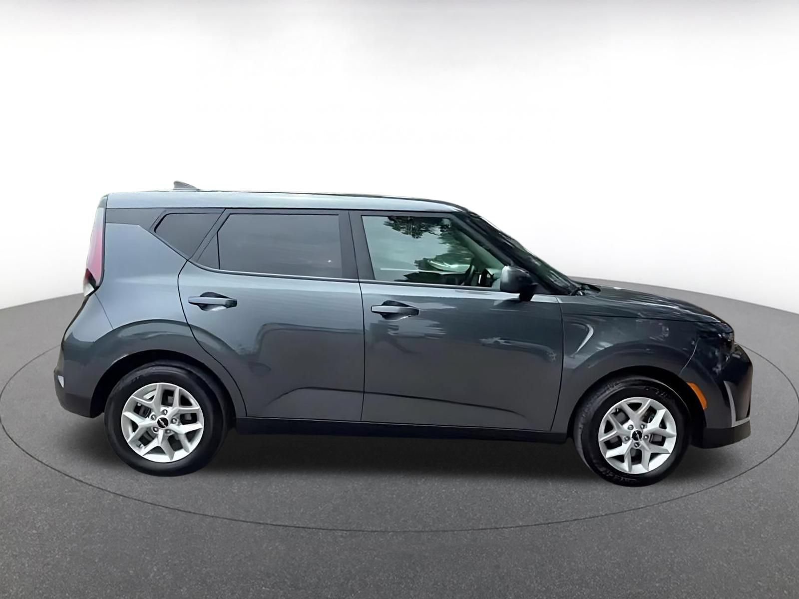 Used 2025 Kia Soul LX w/ LX Technology Package FWD image 16