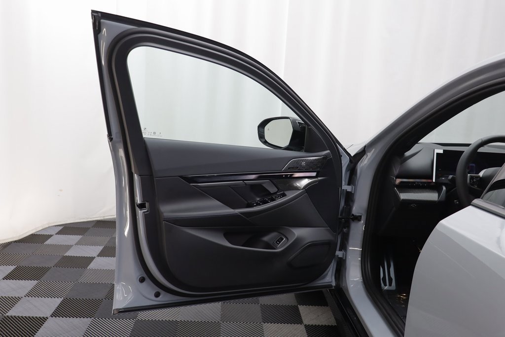 New 2025 BMW i5 M60 w/ Premium Package image 6