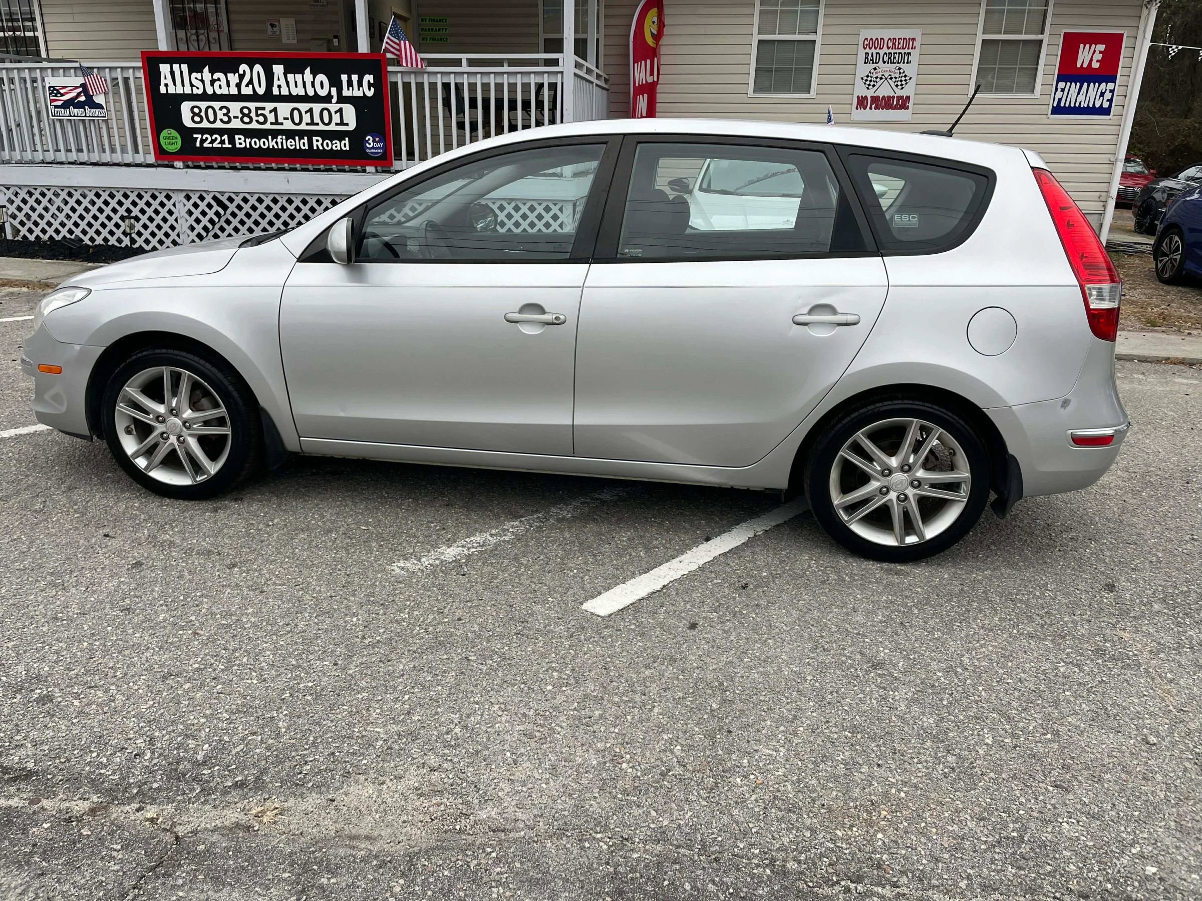 Used 2009 Hyundai Elantra w/ Premium-Sport Pkg 2 image 1