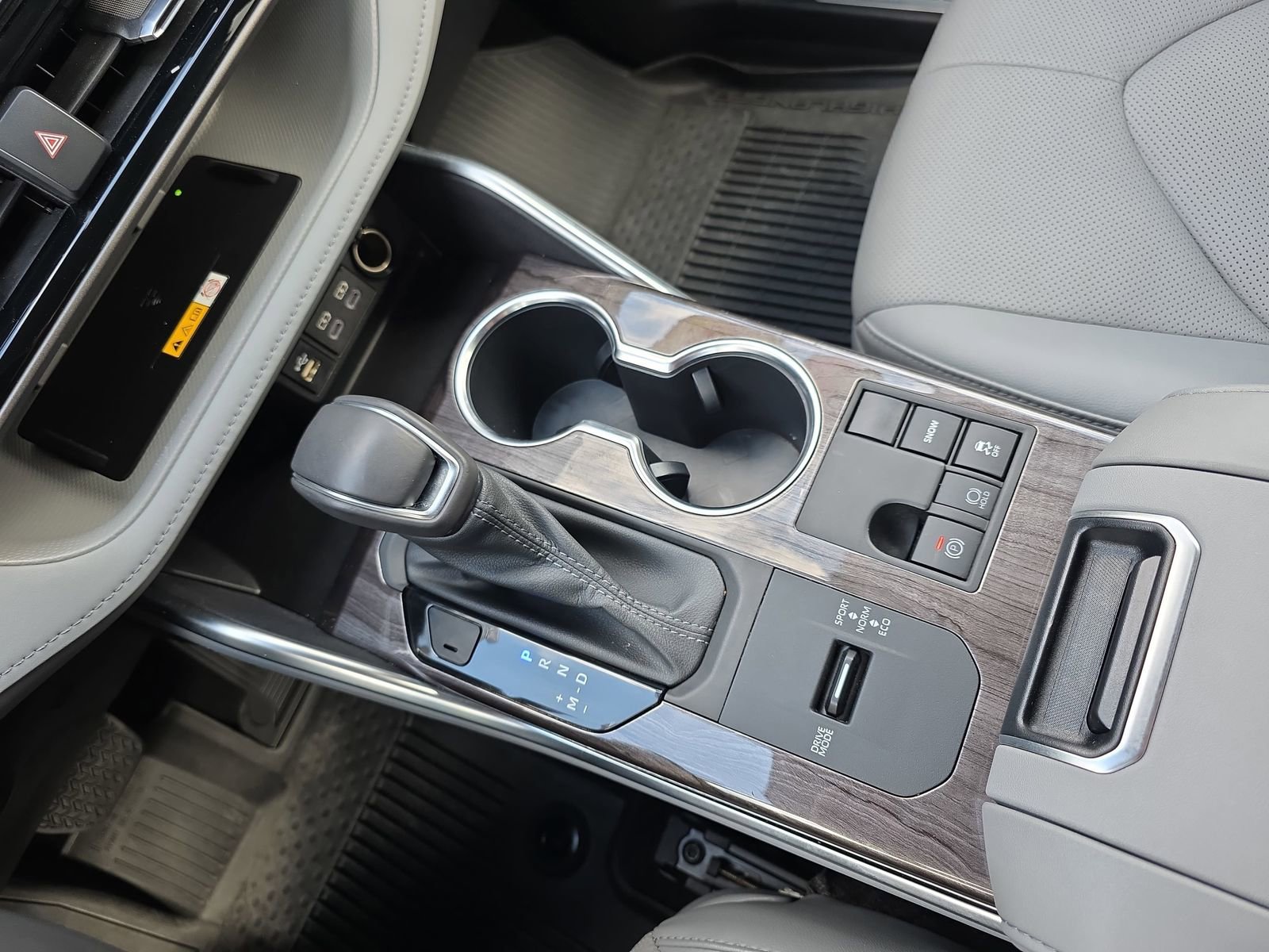 Used 2023 Toyota Highlander Limited image 26