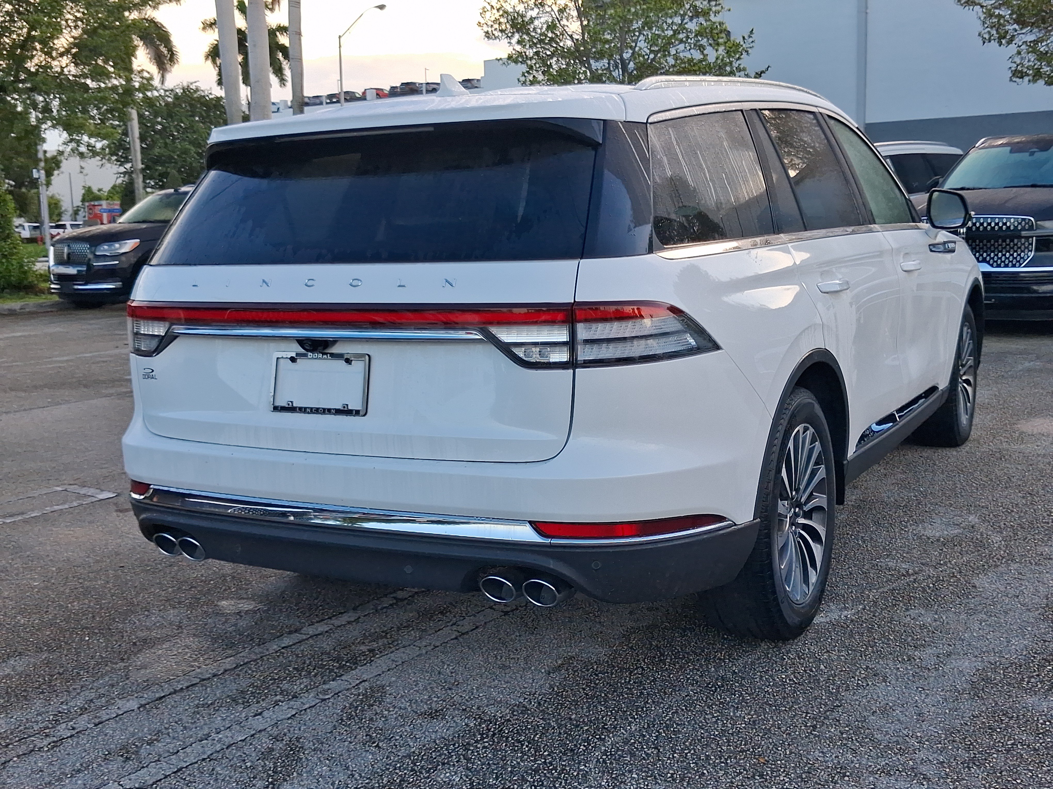 Certified 2024 Lincoln Aviator Reserve w/ Elements Package Plus RWD image 4