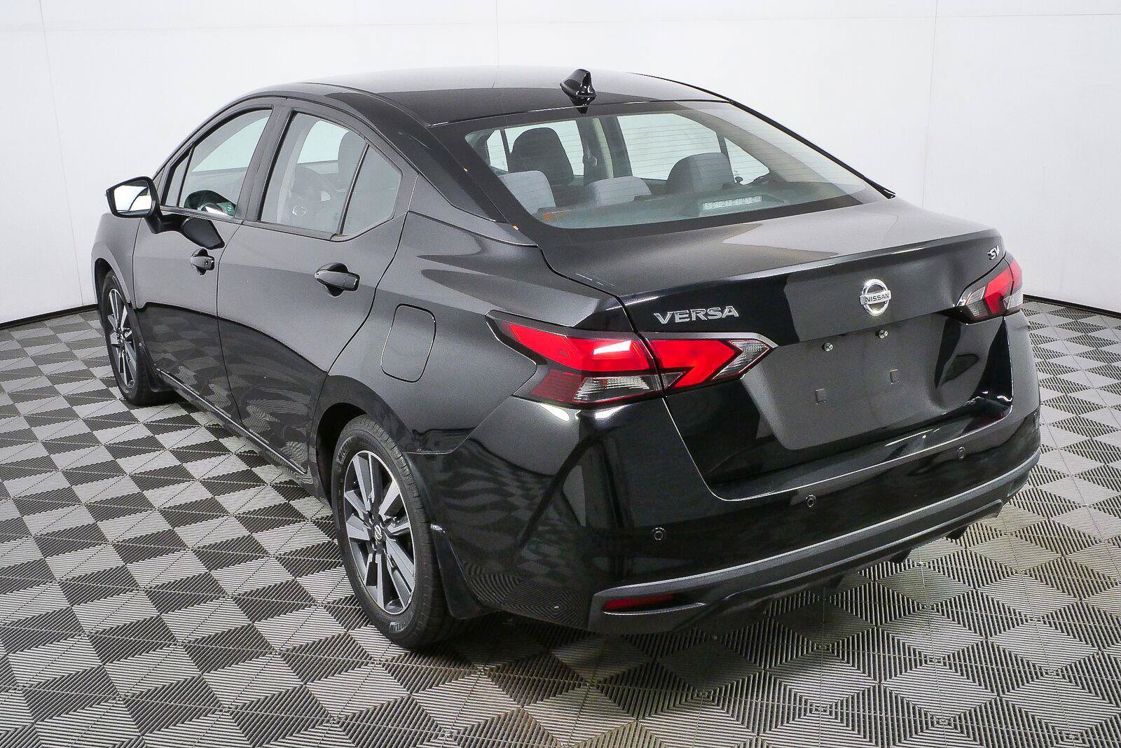 Used 2021 Nissan Versa SV FWD image 22