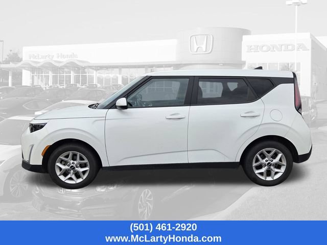 Used 2024 Kia Soul LX w/ Option Group 015 FWD image 2
