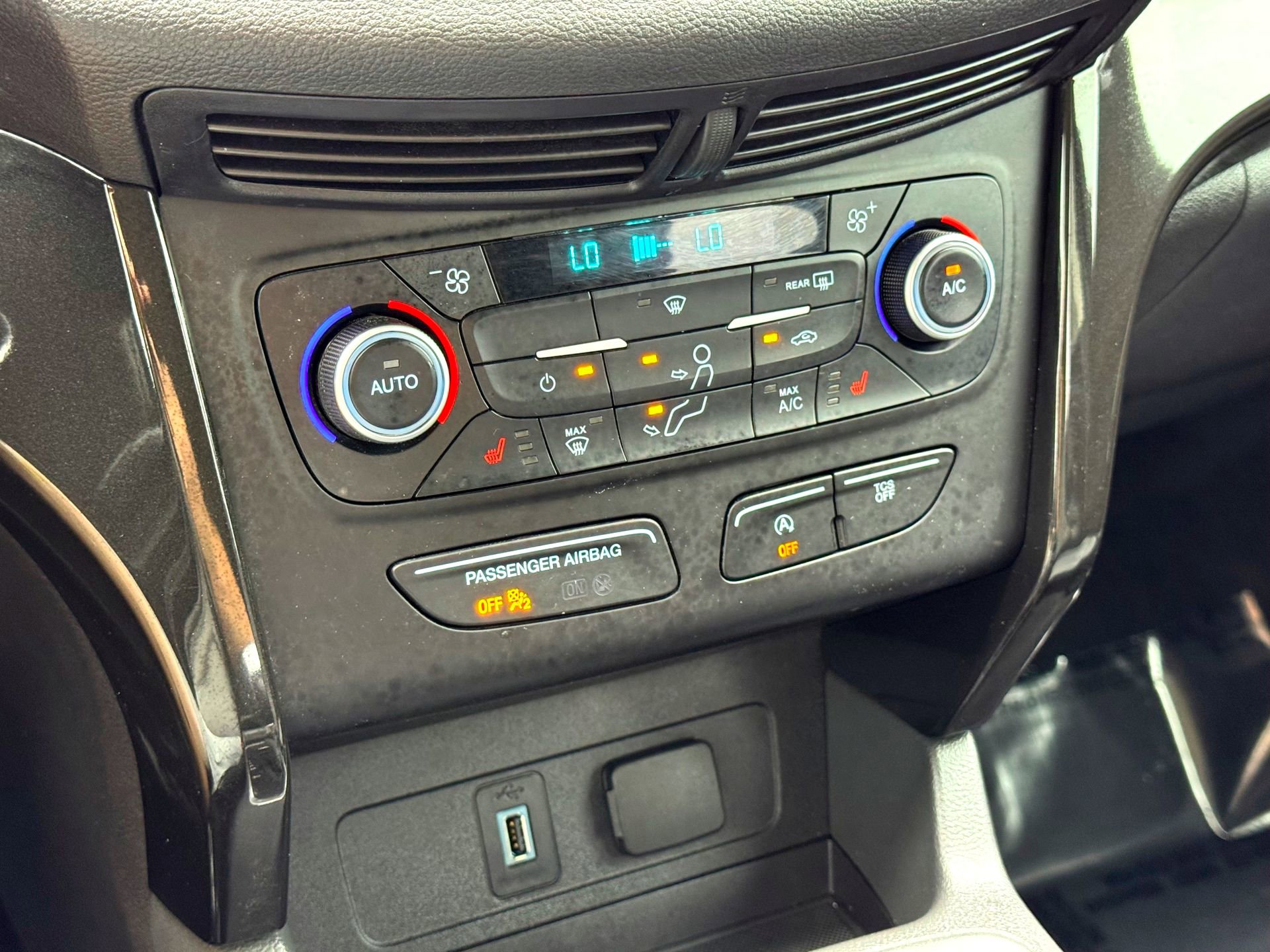 Used 2018 Ford Escape SE w/ SE Sport Appearance Package AWD/4WD image 25