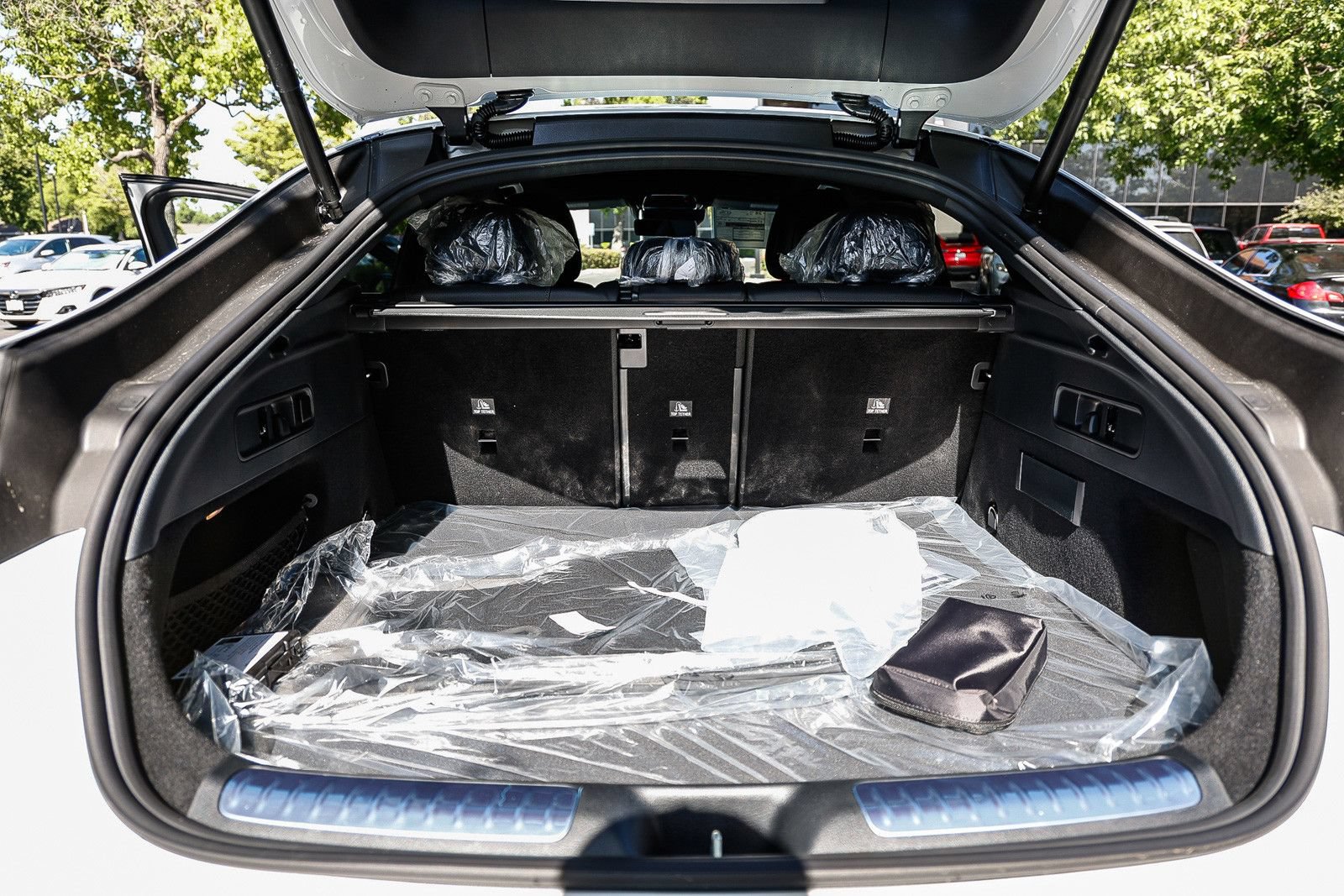 Used 2025 Mercedes-Benz GLC 300 4MATIC image 27