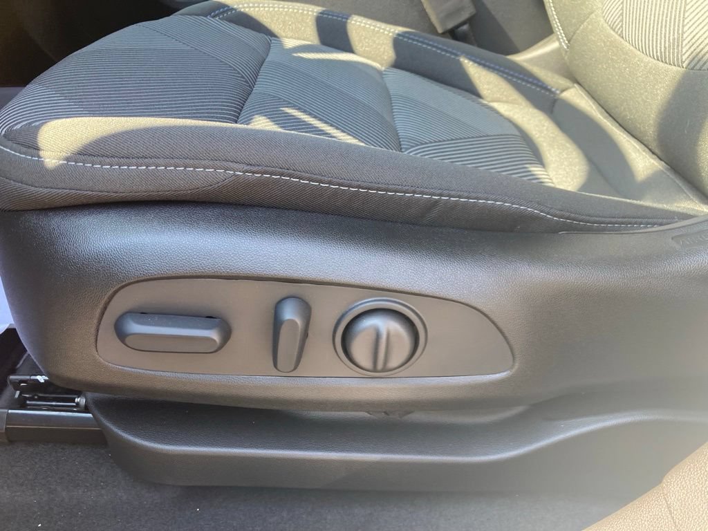 Used 2027 Chevrolet Bolt LT w/ Comfort Package FWD image 4