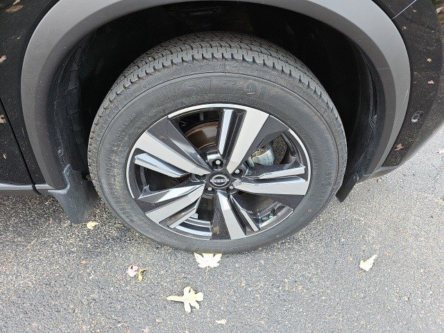 Used 2023 Nissan Rogue SL w/ SL Premium Package image 10