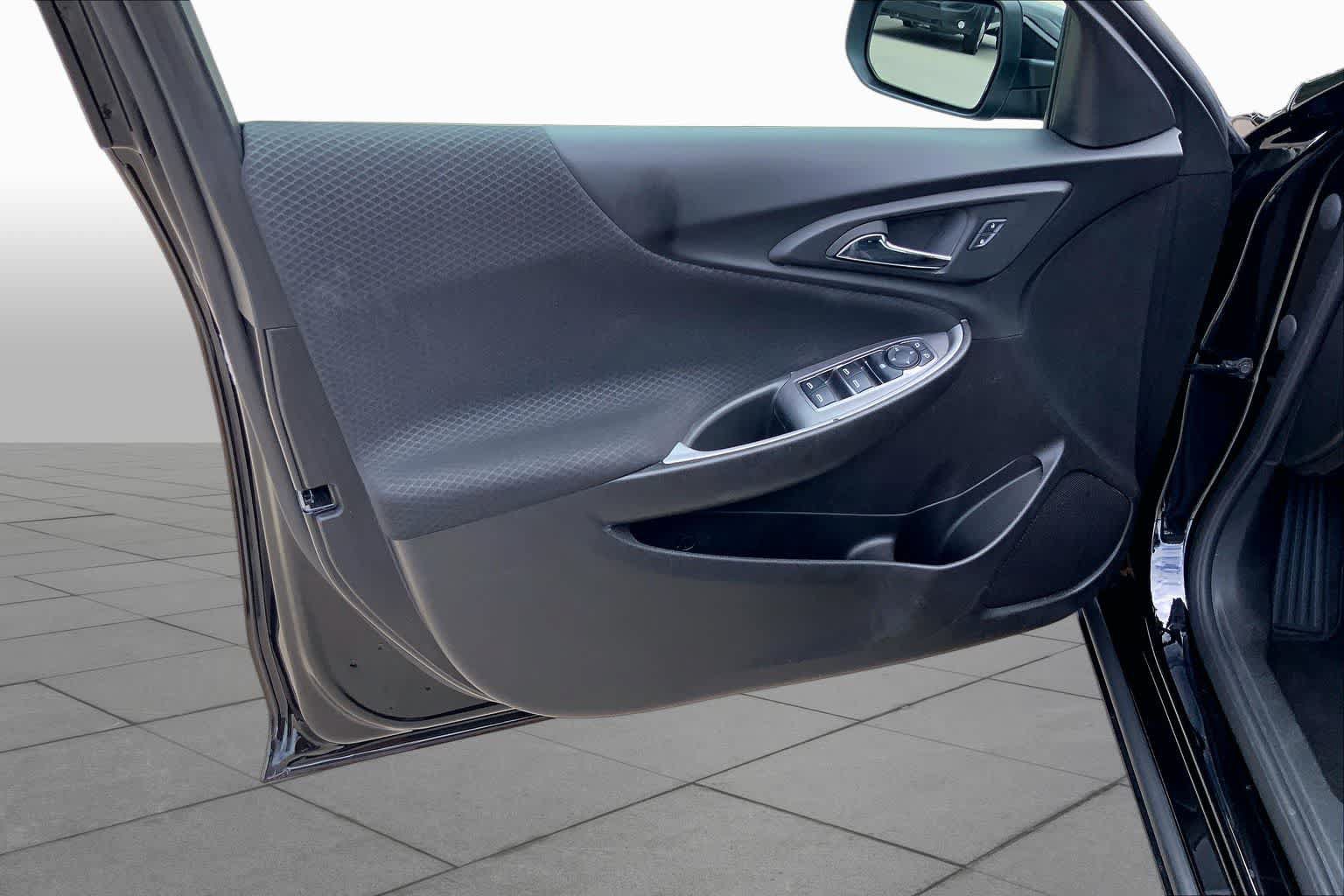 Used 2025 Chevrolet Malibu RS FWD image 22