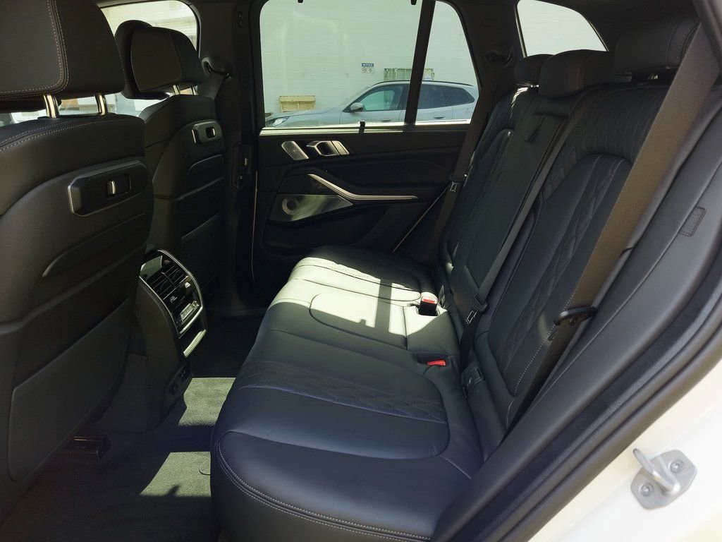 New 2026 BMW X5 M60i w/ Executive Package image 16