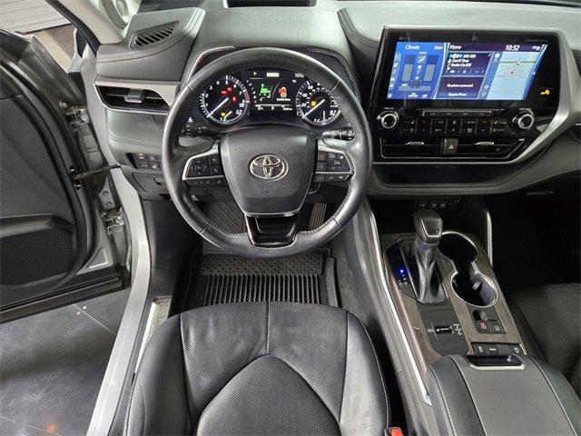 Used 2021 Toyota Highlander Platinum image 18