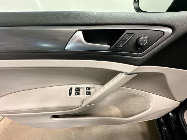 Used 2019 Volkswagen Golf SE FWD image 18