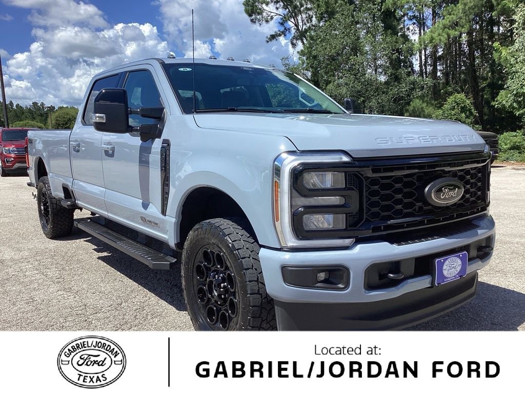 Used 2025 Ford F250 Lariat w/ Black Appearance Package AWD/4WD image 1