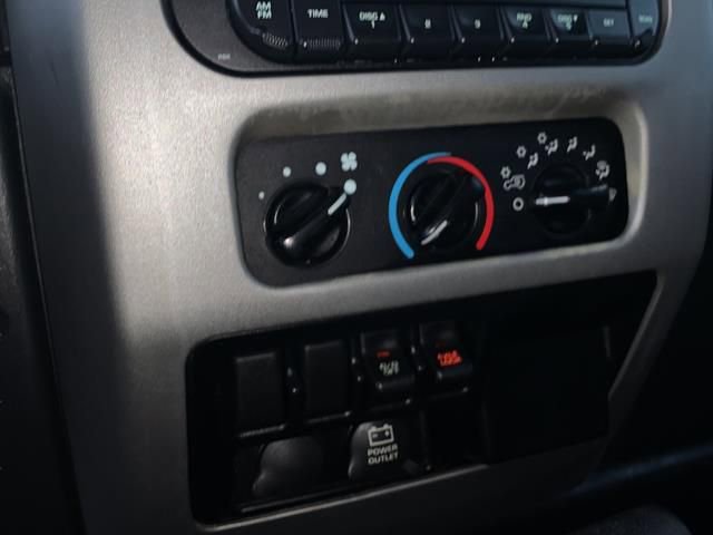 Used 2006 Jeep Wrangler Rubicon w/ Security Group AWD/4WD image 32