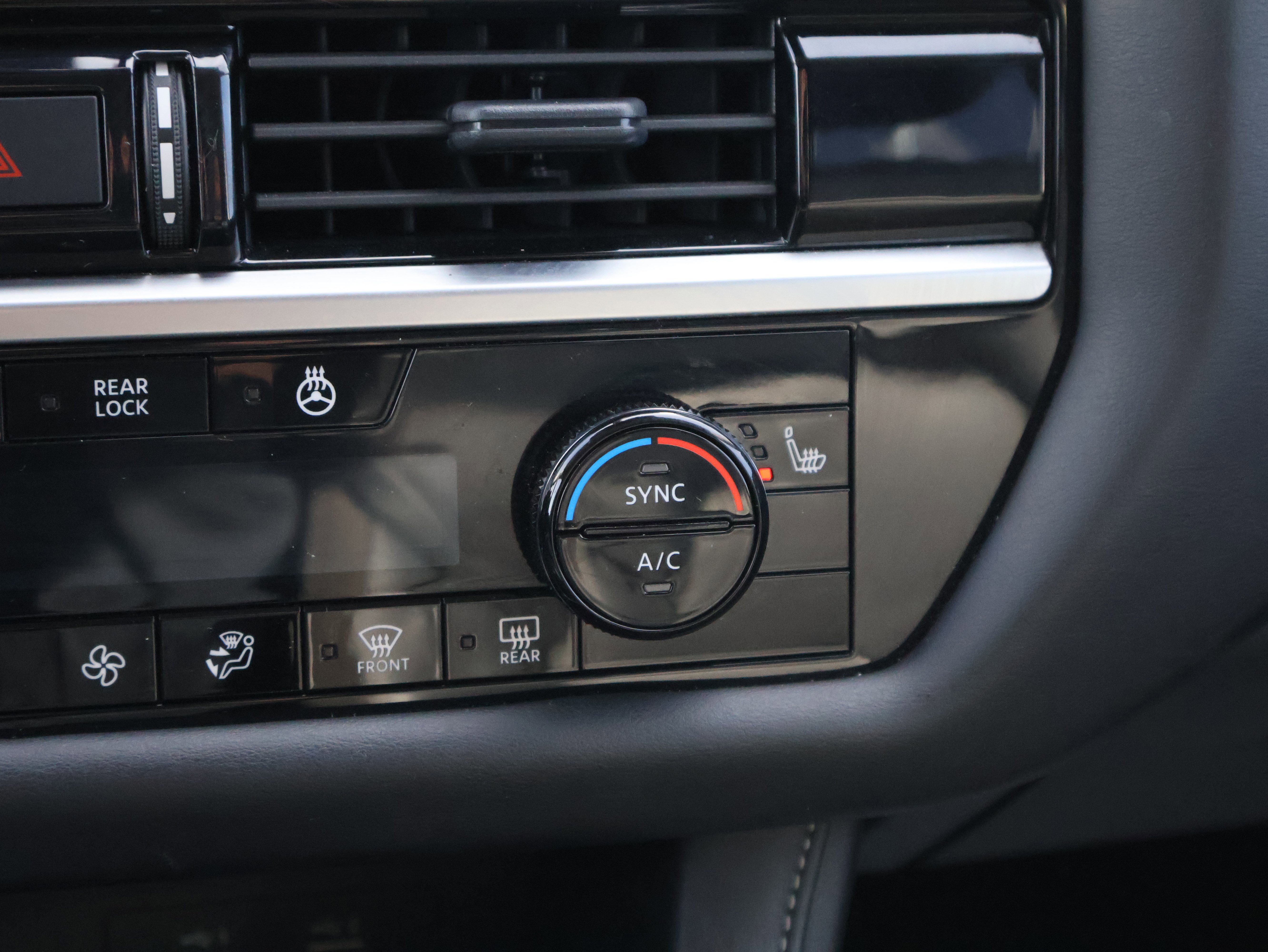 Used 2025 Nissan Pathfinder SL image 28