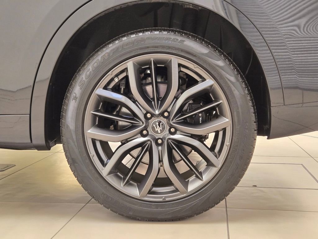 Certified 2024 Maserati Levante GT Ultima AWD/4WD image 15