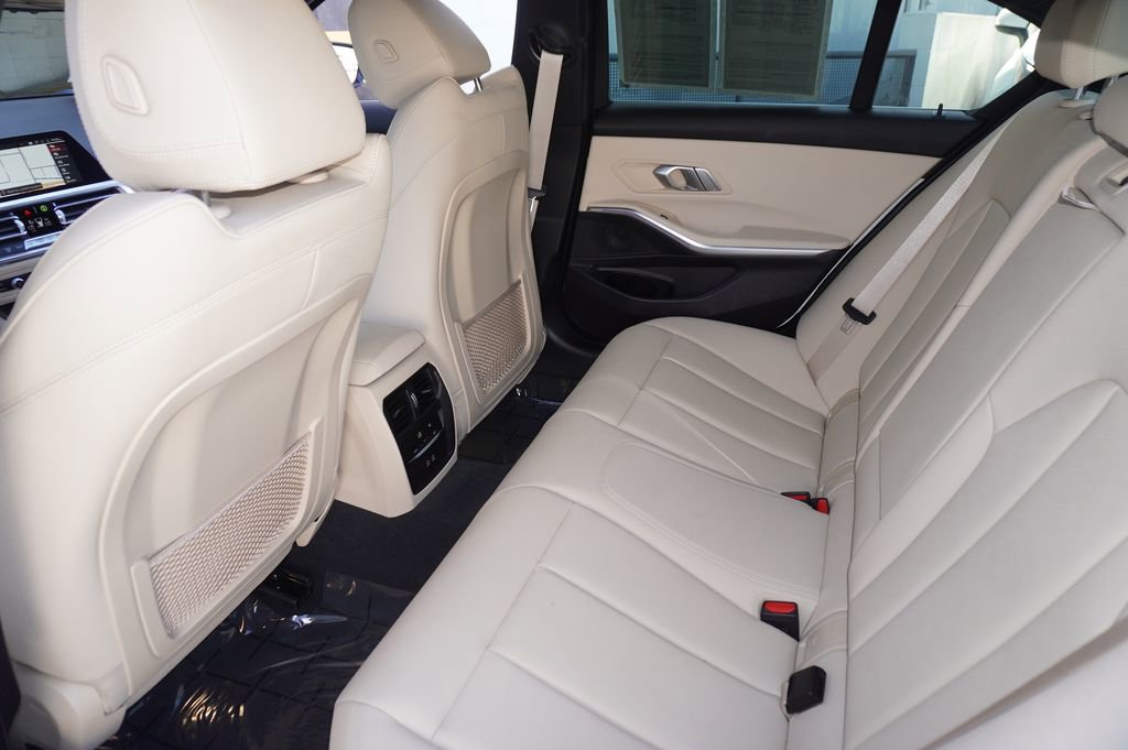 Used 2021 BMW 330i Sedan w/ Driving Assistance Package image 8