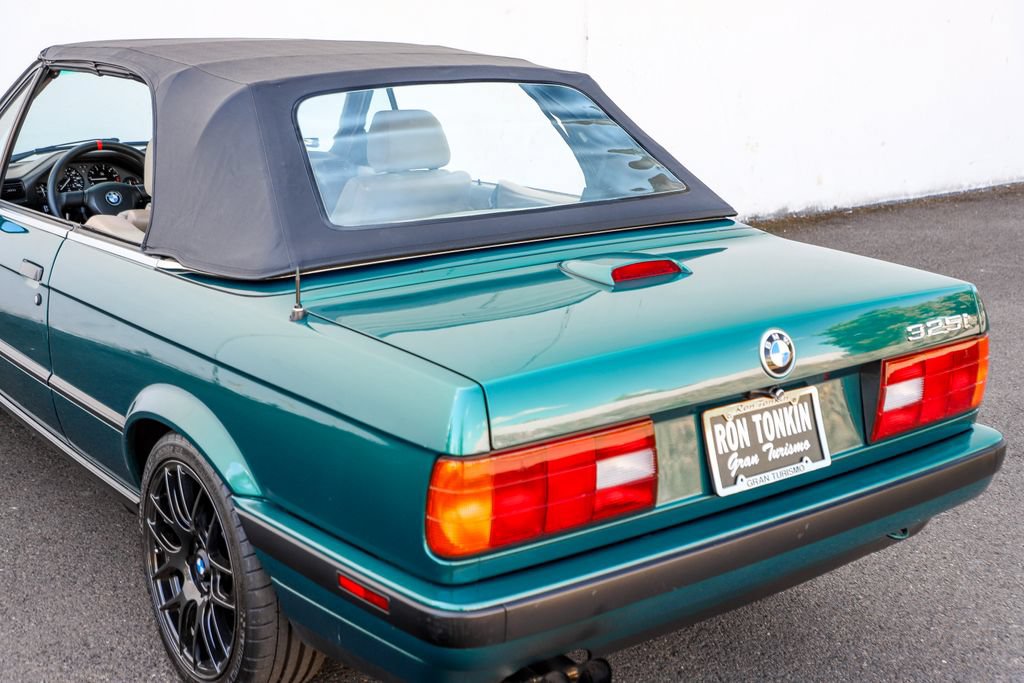 Used 1992 BMW 325i Convertible RWD image 18