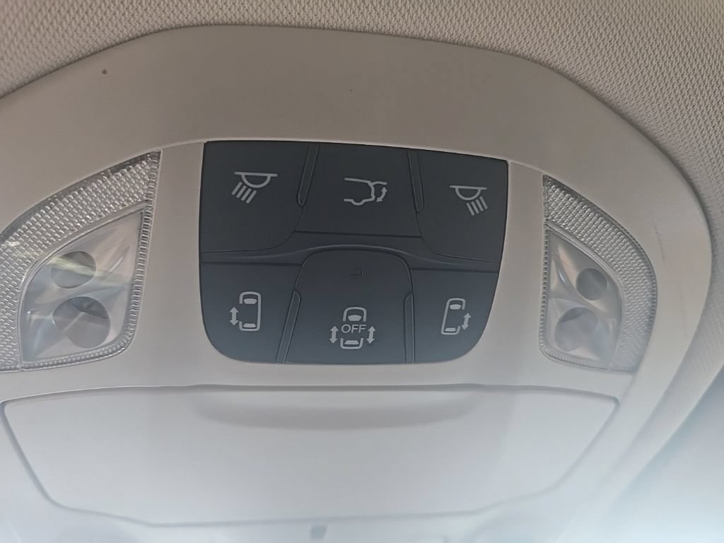 Used 2024 Chrysler Pacifica Limited FWD image 27