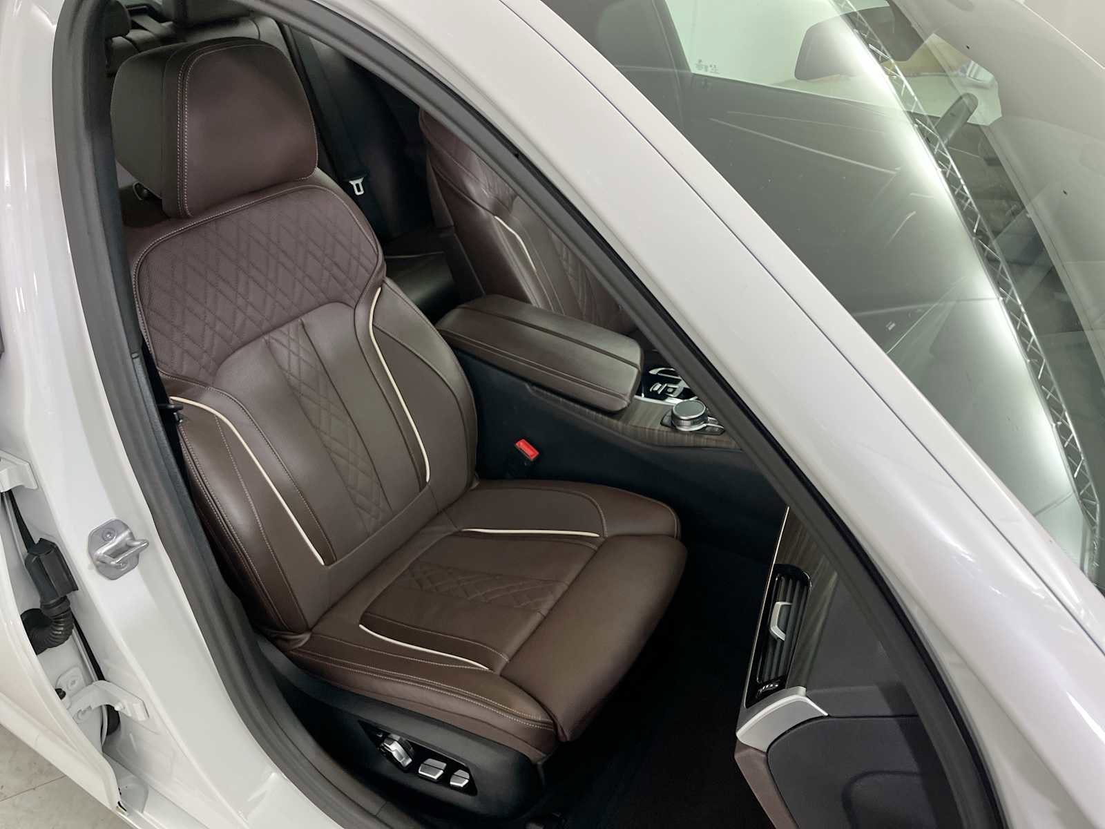 Used 2023 BMW 530e xDrive w/ Premium Package AWD/4WD image 32