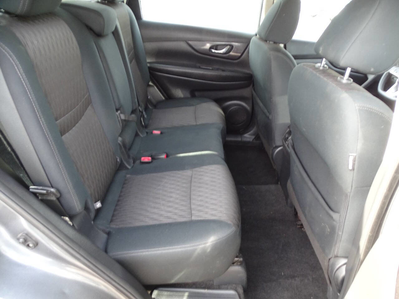 Used 2018 Nissan Rogue S image 29