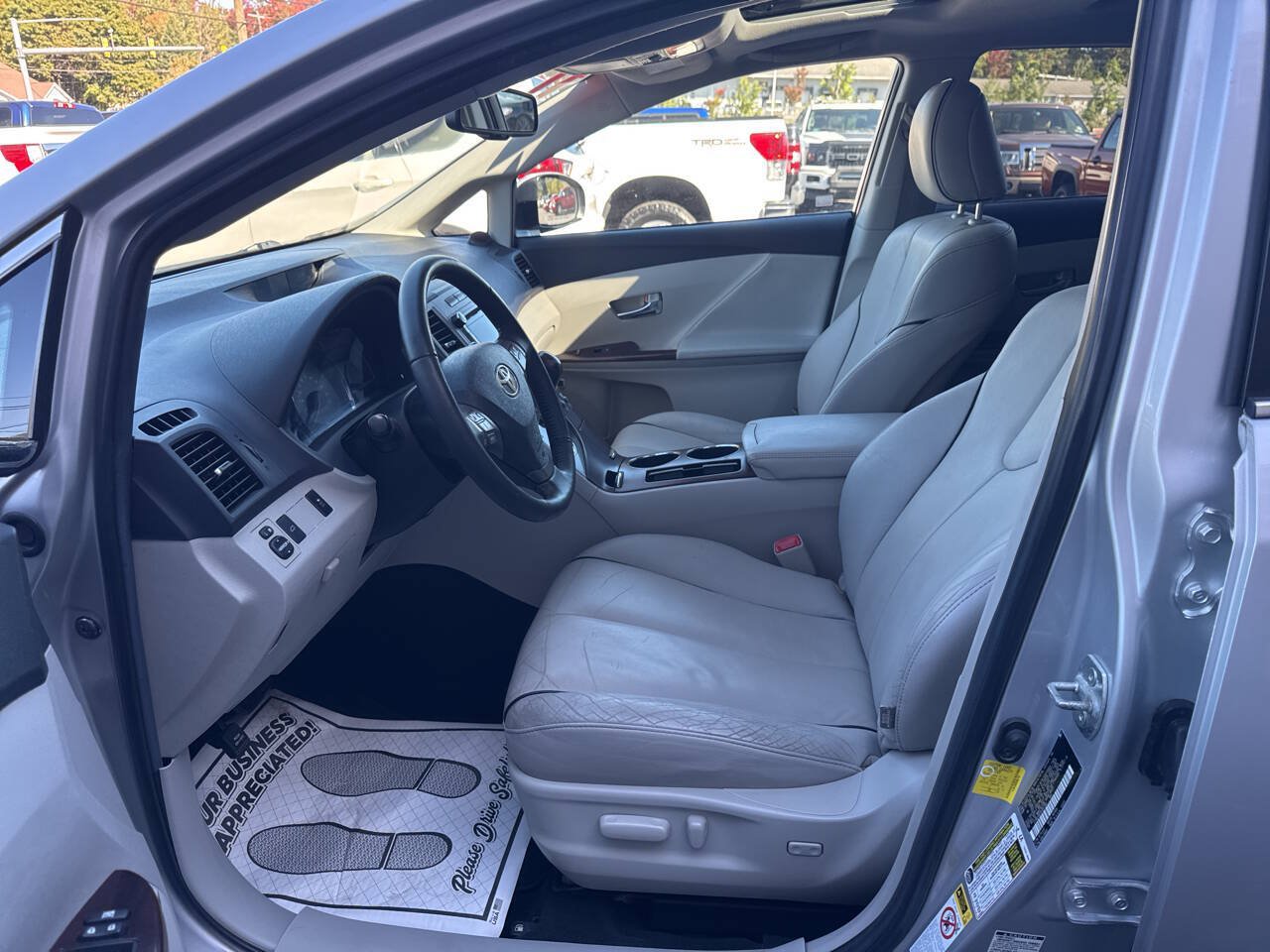 Used 2011 Toyota Venza AWD w/ Comfort Pkg image 14