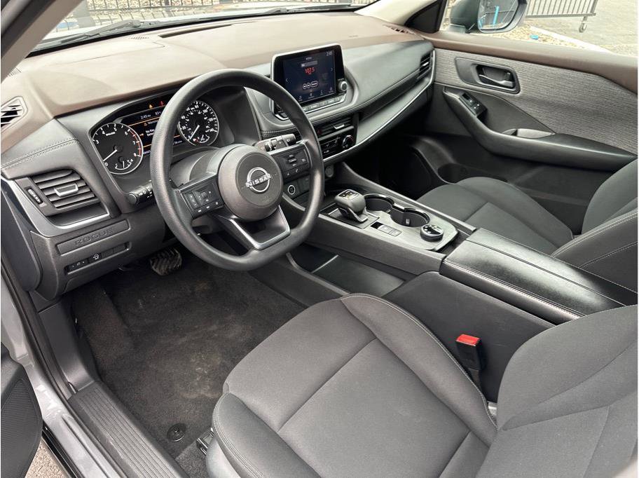 Used 2023 Nissan Rogue S image 2