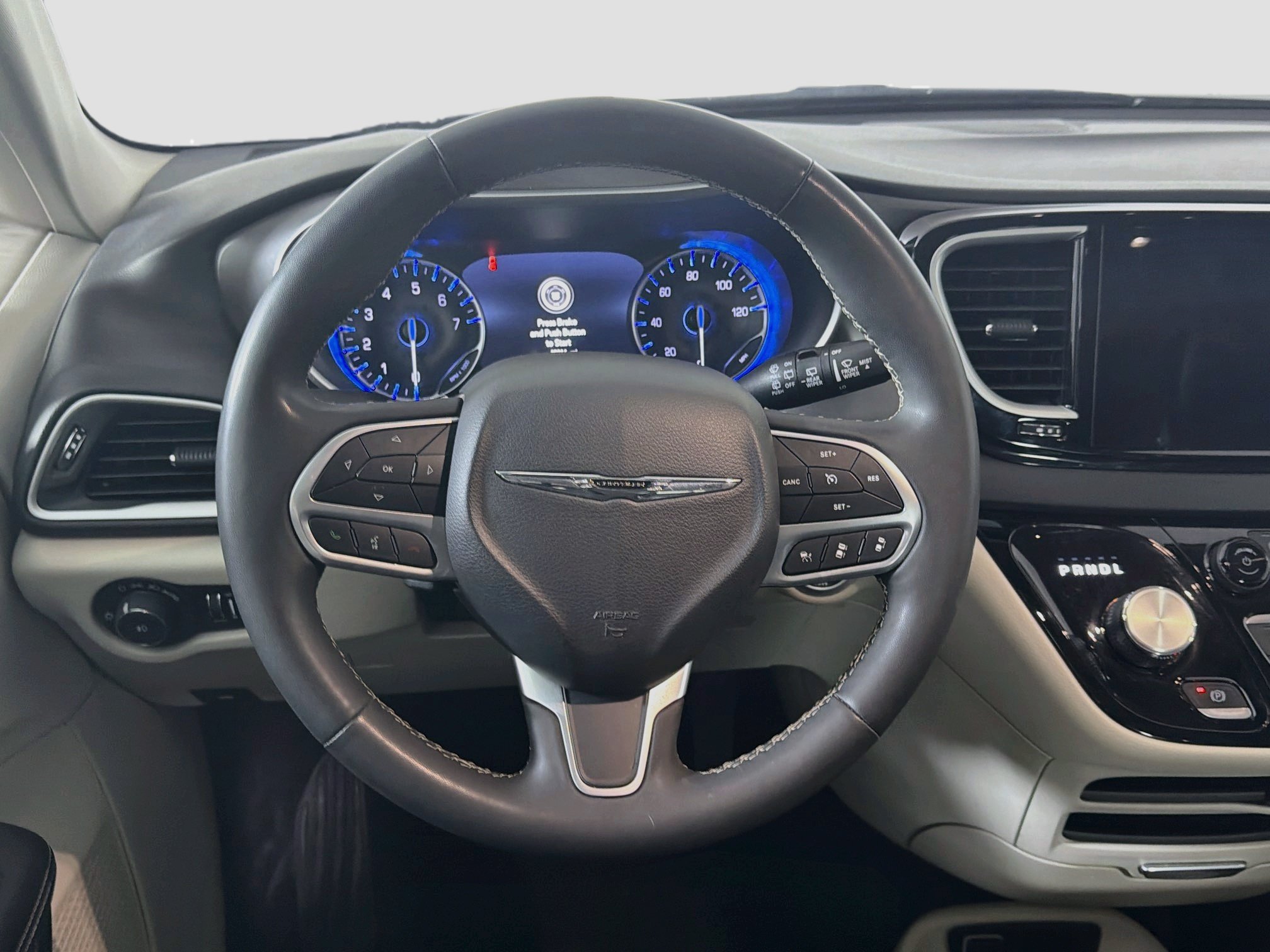 Used 2024 Chrysler Pacifica Touring-L FWD image 17