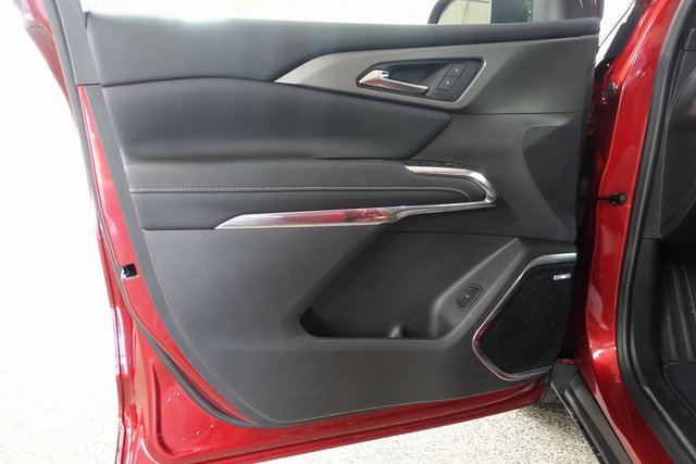 Used 2025 Chevrolet Traverse LT w/ Enhanced Driving Package image 9