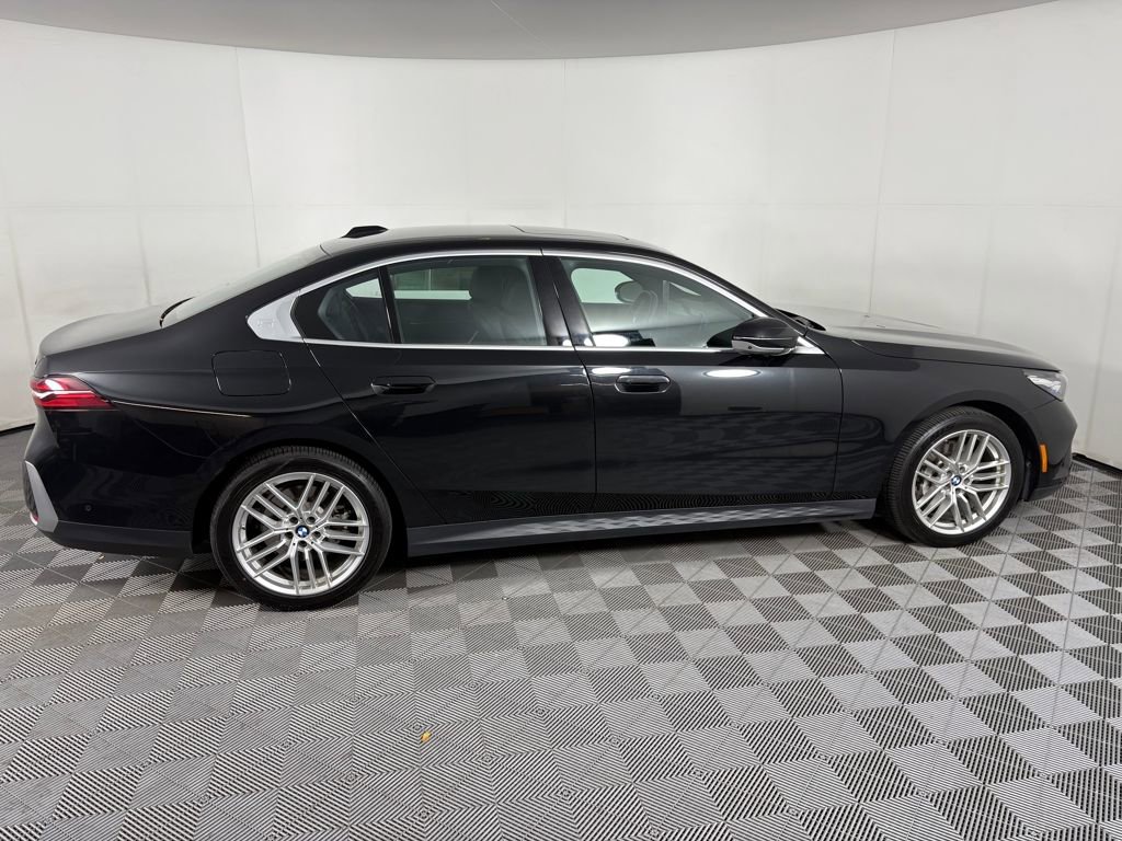 Used 2024 BMW 530i xDrive image 8