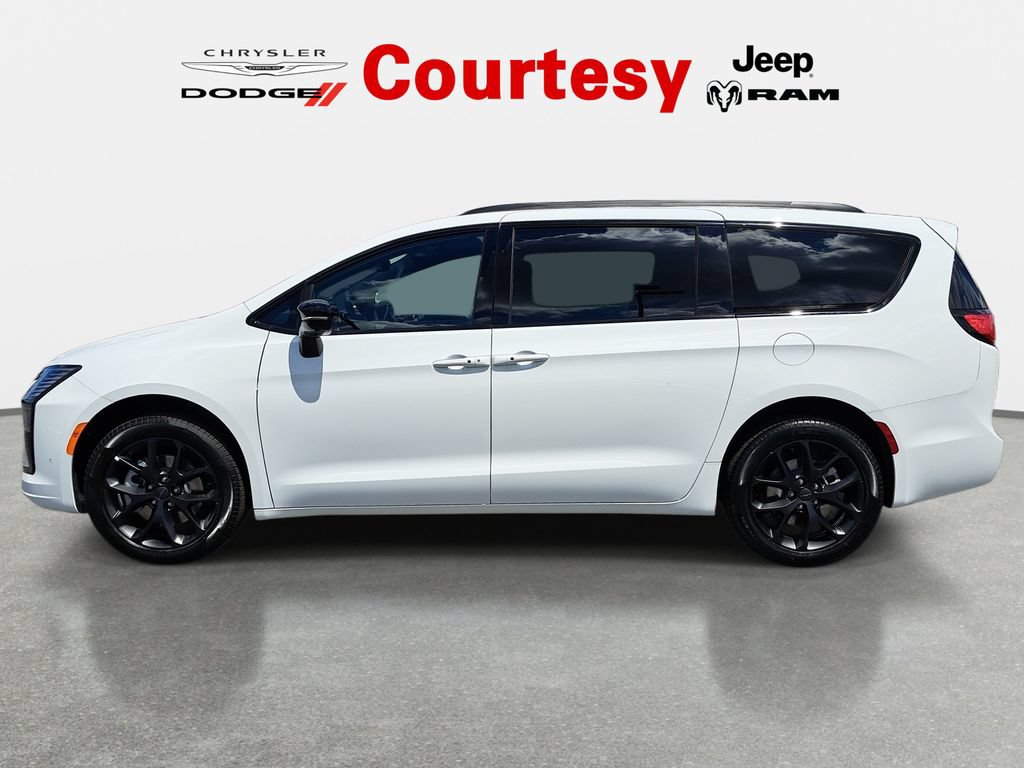 New 2027 Chrysler Pacifica Limited AWD/4WD image 6