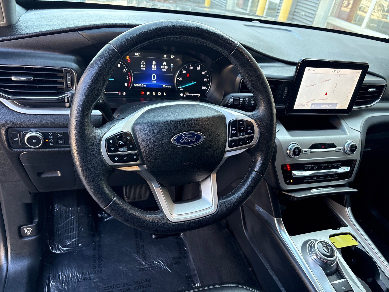 Used 2022 Ford Explorer XLT w/ Equipment Group 202A image 8
