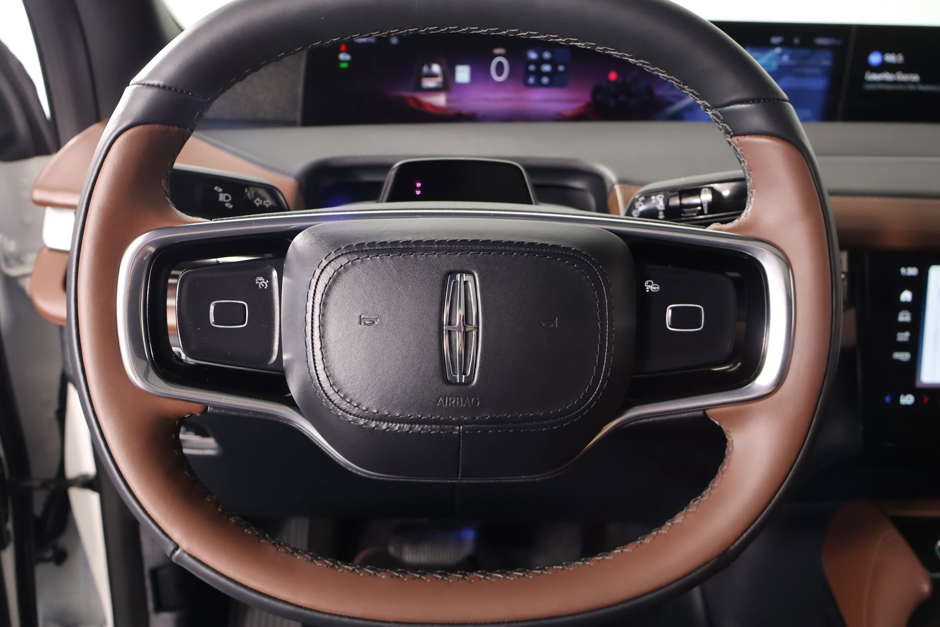 Used 2026 Lincoln Navigator Reserve AWD/4WD image 3