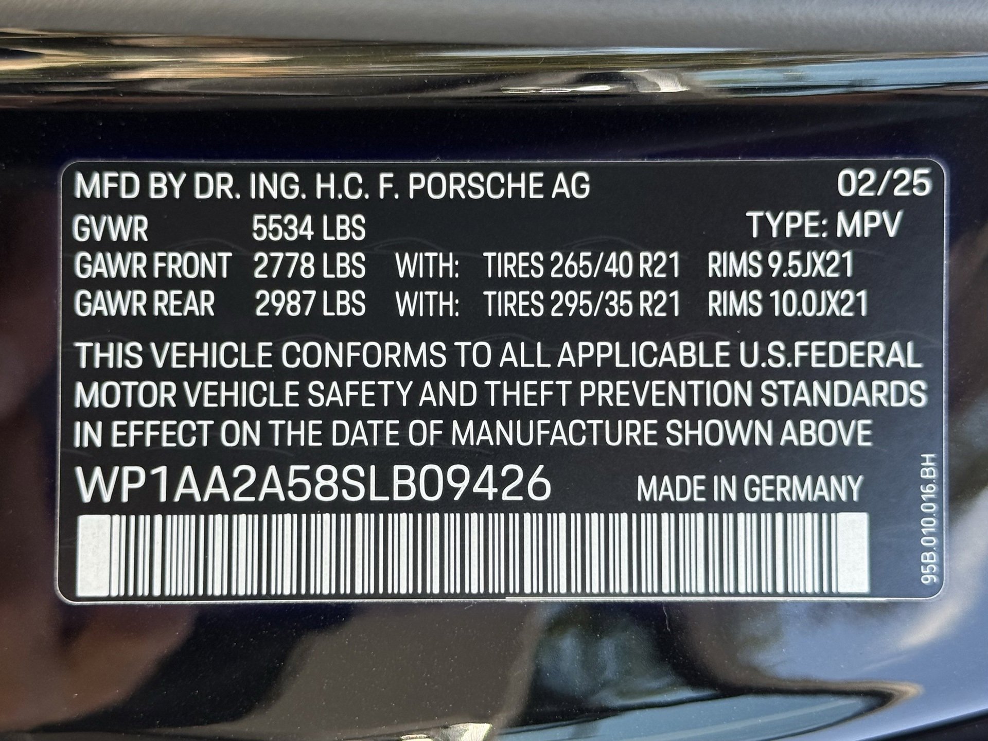 Used 2025 Porsche Macan image 36