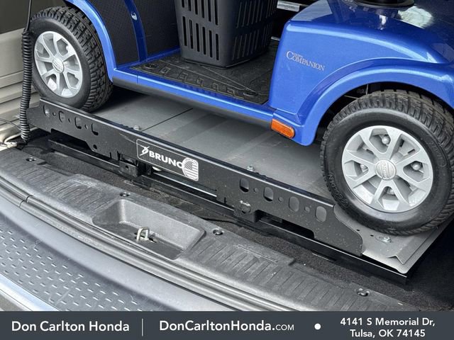 Used 2019 Dodge Grand Caravan SXT image 12